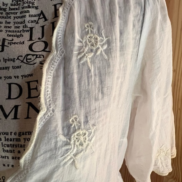 🌸🦅🤍American Eagle Outfitters White Lace-Up Blouse🤍🦅🌸 - Picture 3 of 11